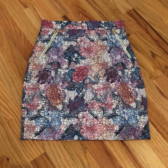 H&M Dresses & Skirts - H&M multi Color Pencil Skirt Size 6